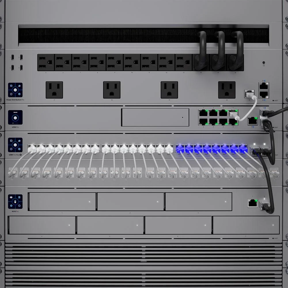 Switch Ubiquiti Gerenciável L3 24 Portas Sendo 8 De 2.5 Gigabit + 02 Sfp+ De 10gb Usw-pro-max-24-poe